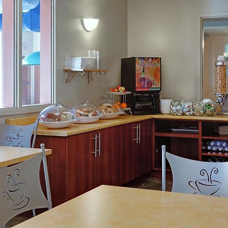 Super 8 By Wyndham Caraquet Hotel Luaran gambar