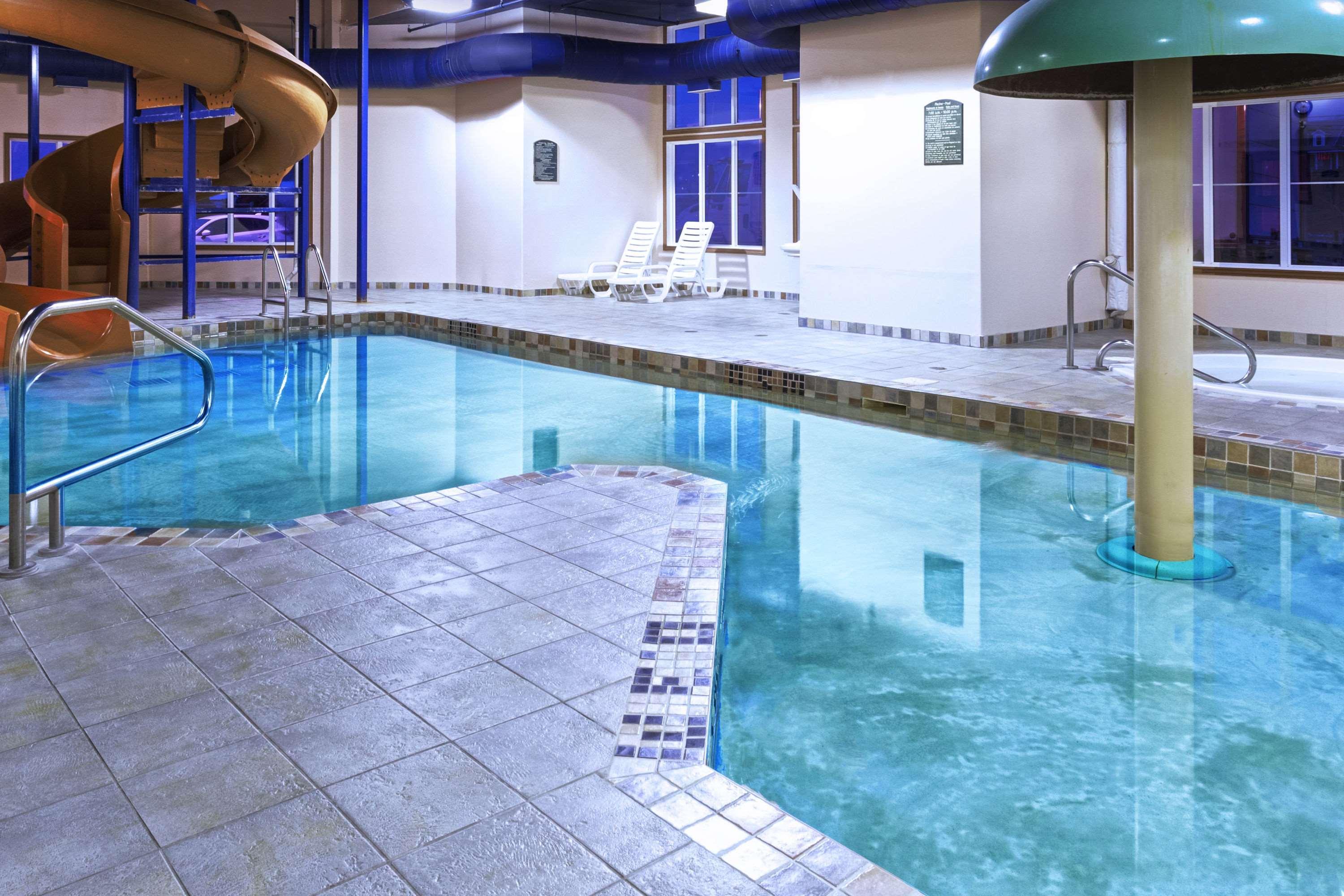 Super 8 By Wyndham Caraquet Hotel Luaran gambar