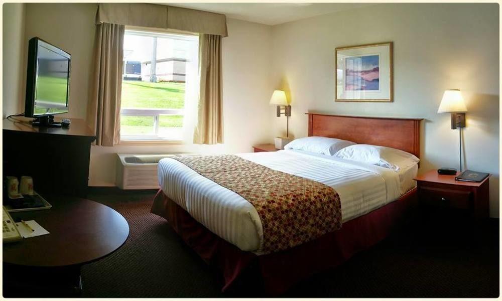 Super 8 By Wyndham Caraquet Hotel Luaran gambar