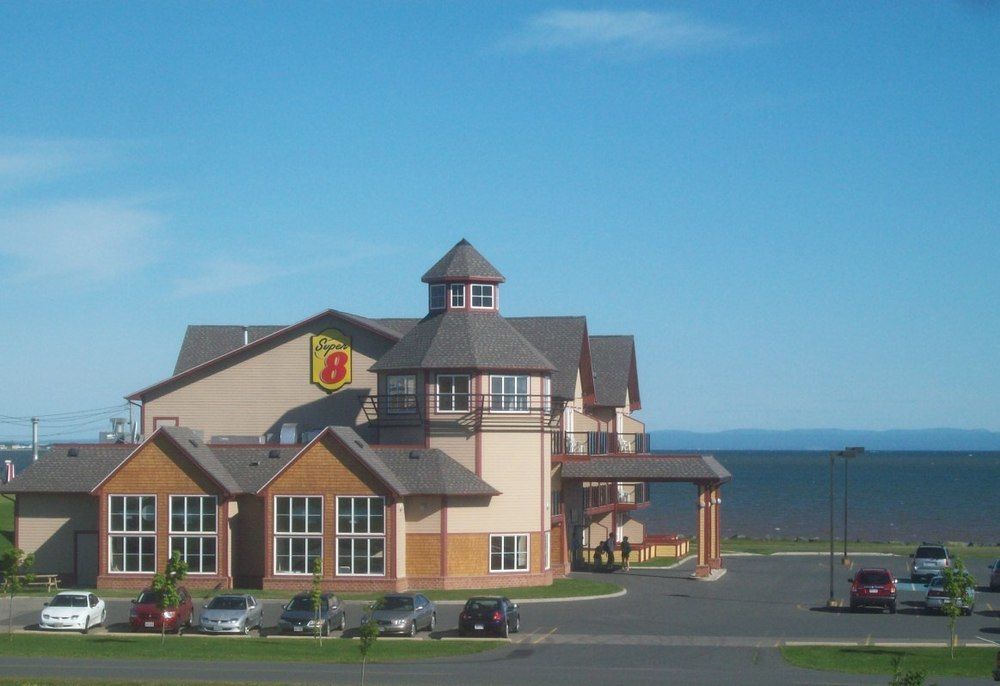 Super 8 By Wyndham Caraquet Hotel Luaran gambar