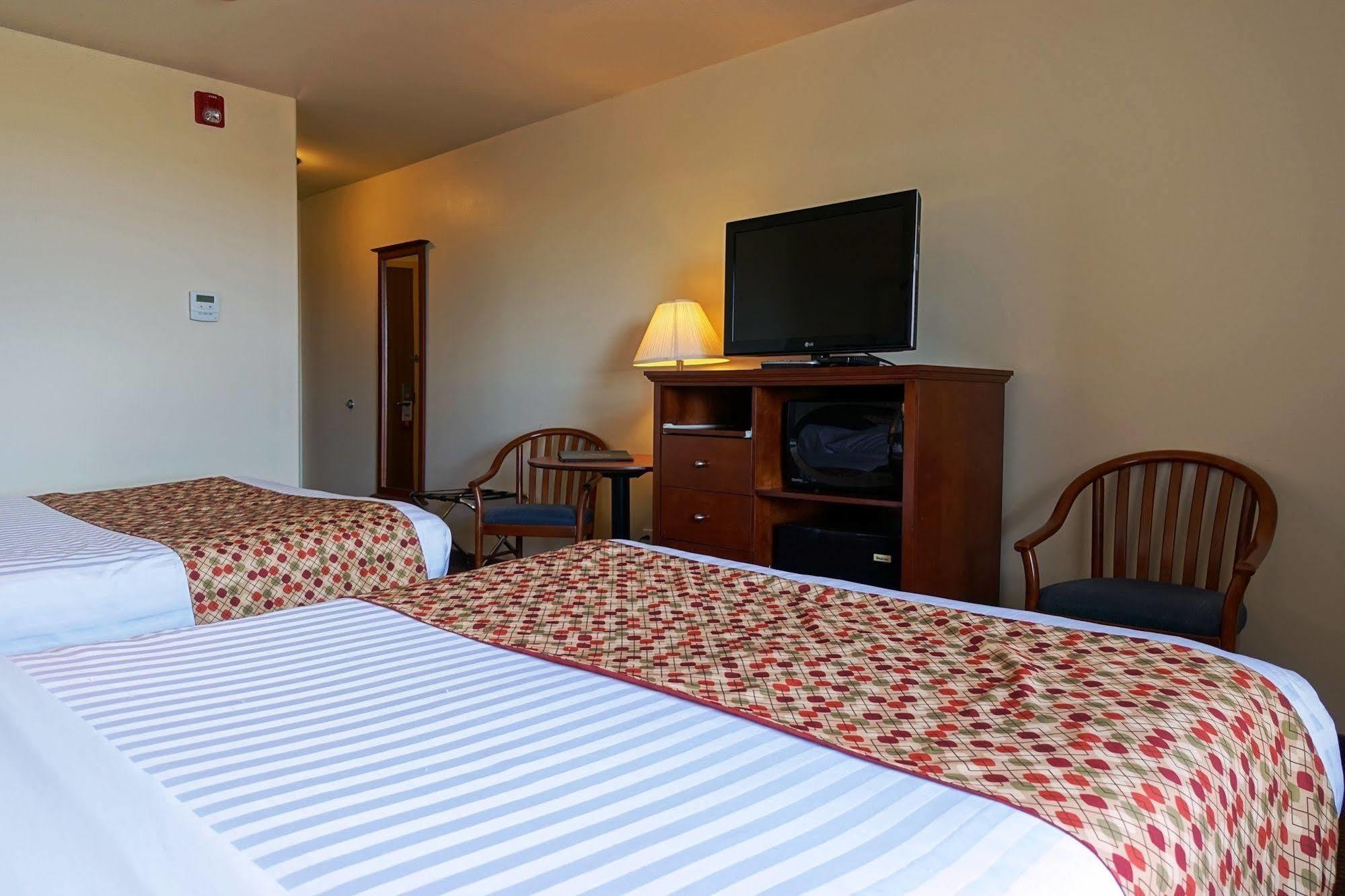 Super 8 By Wyndham Caraquet Hotel Luaran gambar