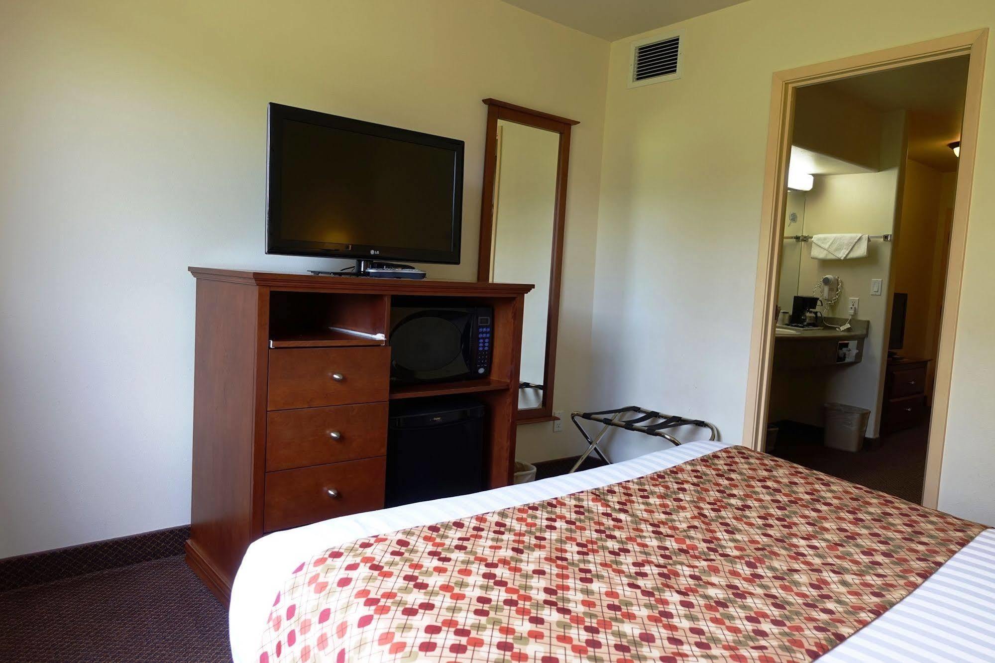 Super 8 By Wyndham Caraquet Hotel Luaran gambar