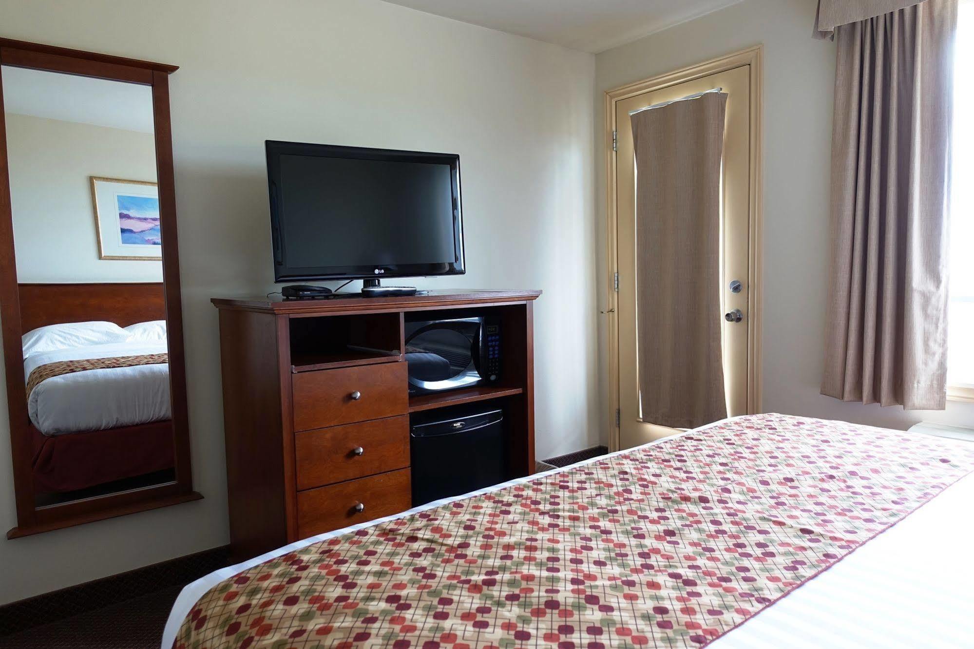 Super 8 By Wyndham Caraquet Hotel Luaran gambar
